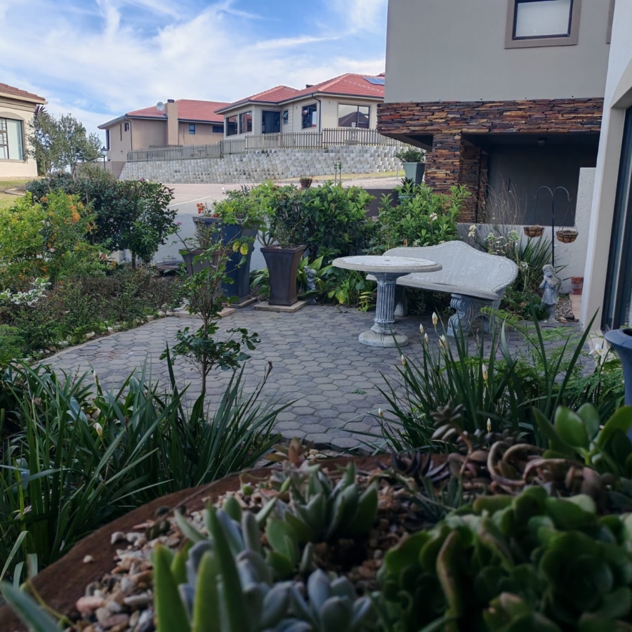 5 Bedroom Property for Sale in Avonddans Western Cape